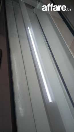 Deux vitrines frigorifique ainsi que leurs comptoir avec tir