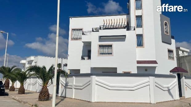 Une Villa de maitre avec Appartement à Plage Béni Khiar
