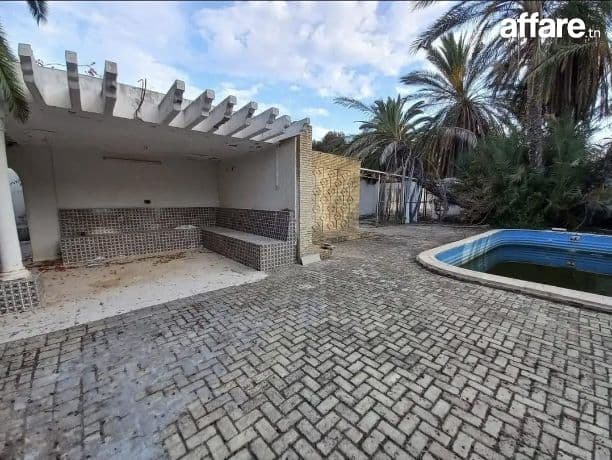 Terrain 3660 m2 à Chatt Mariem pied dans l'eau