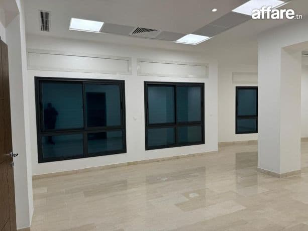 Super bureau neuf 122 m² à Montplaisir