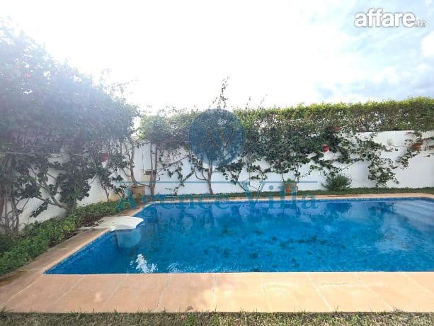 Villa S+5 à Gammarth avec piscine