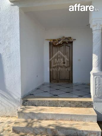 Spacieuse maison S+2 avec jardin à Hammamet Sud à vendre