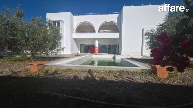 Grande villa à vendre à Djerba Zone touristique ZU  V 747