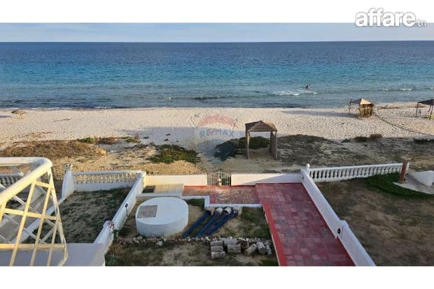 Une Résidence avec piscine pieds dans l'eau