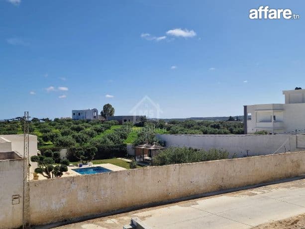 51355351للبيع أرض صبغة سكنية  في الحمامات 