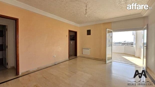 Appartement s+3 vide au 1 er étage avec vue de mer à Mrezga.