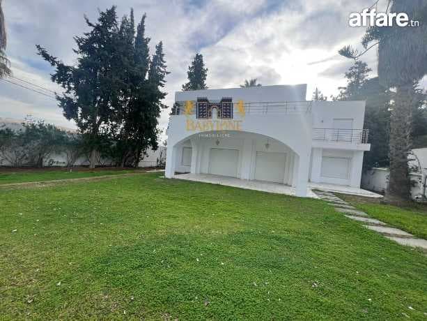 A louer une villa avec piscine à la soukra