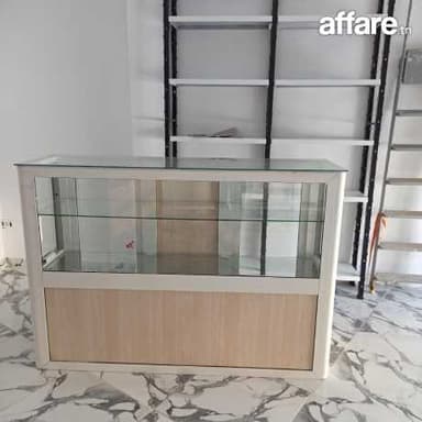 Vitrine en très bon état 