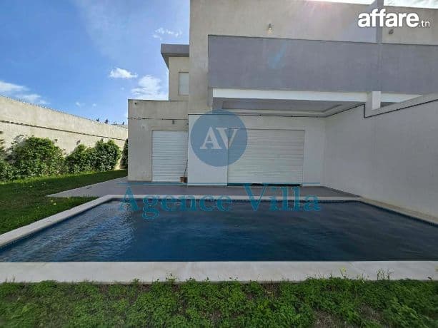 À LOUER Villa S+4 à La Soukra