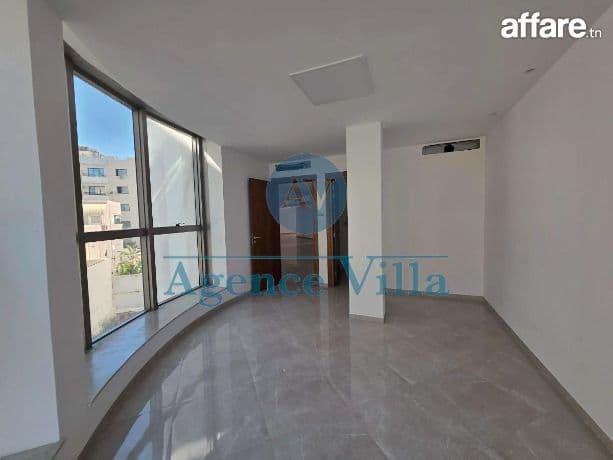 Bureau neuf à louer 270 m²  Lac 1