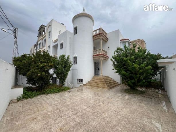 A Vendre Villa Duplex S+5 à Cité El Riadh, Nabeul