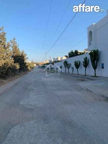 Spacieuse maison S+2 avec jardin à Hammamet Sud à vendre