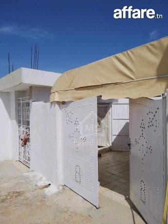 Maison S+2 avec garage et jardin à Hammamet Sud à vendre