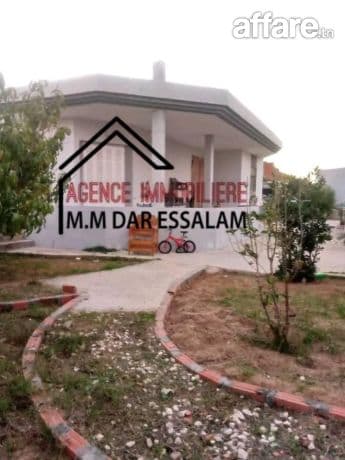 villa avec un grand jardin à vendre