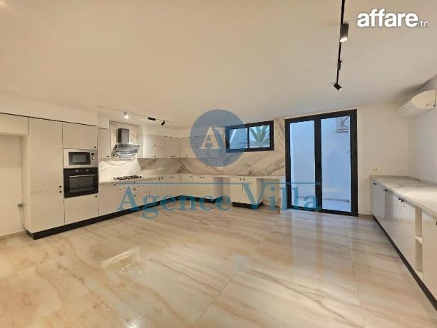 A louer Triplex S3 avec piscine et vue mer La Marsa