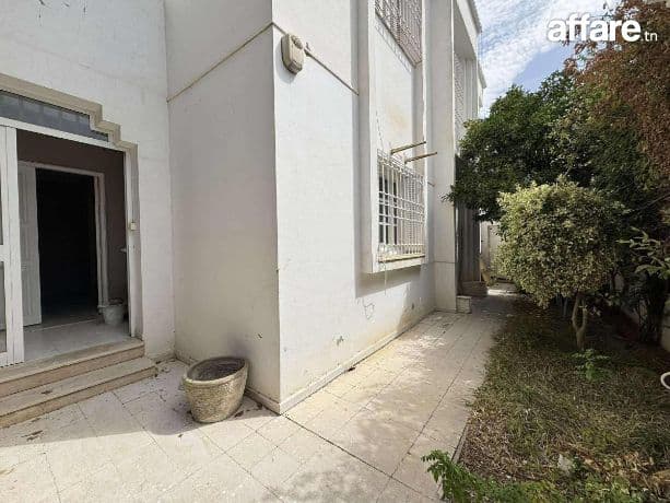 📍 NOUVELLE ARIANA : REZ-DE-CHAUSSÉE DE VILLA S+4 À USAGE BU