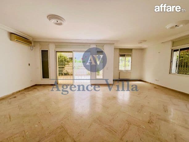 Villa plein pieds s+3 avec jardin à la Marsa 