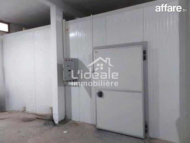 Fonds de commerce dépôt avec chambre frigorifique à Mhadhba