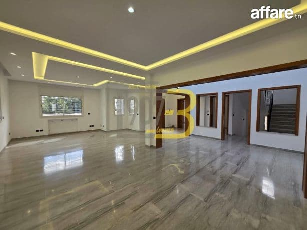 À LOUER – Villa  à Ennasr 