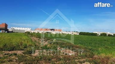 Terrain pieds dans l'eau avec 2 garages à Korba à vendre