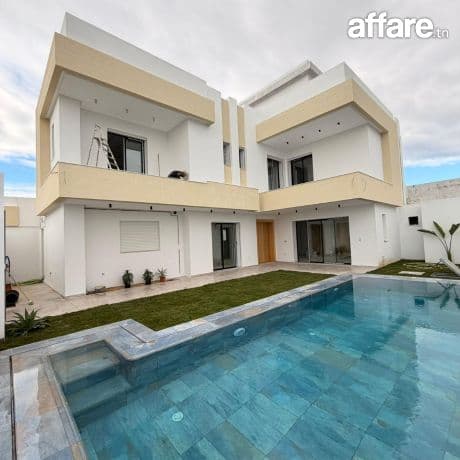  À 𝐕𝐞𝐧𝐝𝐫𝐞 𝐔𝐧𝐞 𝐥𝐮𝐱𝐮𝐞𝐮𝐬𝐞 𝐯𝐢𝐥𝐥𝐚