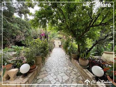 Villa de deux étages indépendants à France Ville 