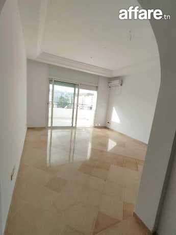 A VENDRE : Un appartement S+3 situé à Enasser