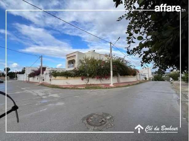 Villa qui fait le coin à AFH Barraket Sehel 