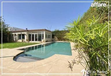 Villa plain pied de 1000 m² avec piscine à Chotrana 2