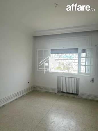 A louer étage de villa S+2 à Cité Ennasr 2