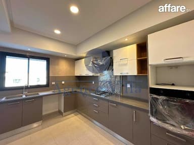  Appartement S+3 avec grande terrasse à La Soukra