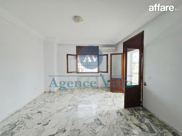  Villa S+4 avec jardin à La Marsa