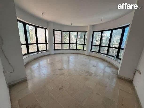  MONTPLAISIR : BUREAU  2H+5 À LOUER 