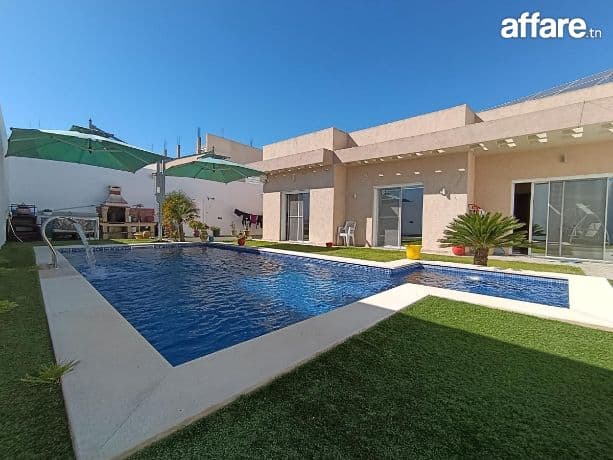 Une villa moderne avec piscine à Kélibia ville