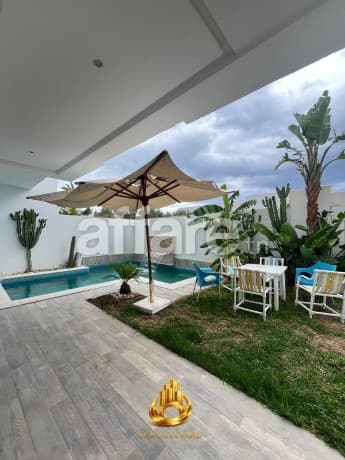 A Louer Villa Triplex S+5 Avec Piscine à Hammamet Nord