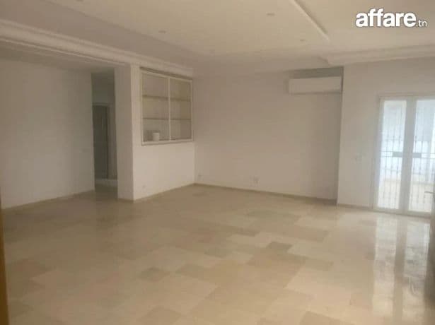 🏠 Ennasr 𝟐 ; à LOUER ETAGE de VILLA 𝐒+3 bien situé 🏠