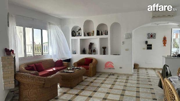 Location annuelle d'un étage de villa à la Zone Touristique 