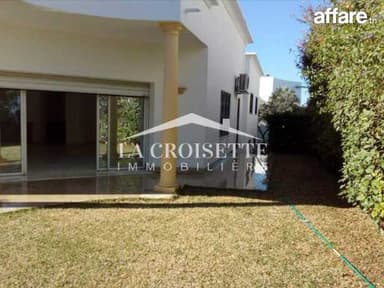 Villa S+5 à Ain Zaghouan Nord pour un usage bureautique MBL0
