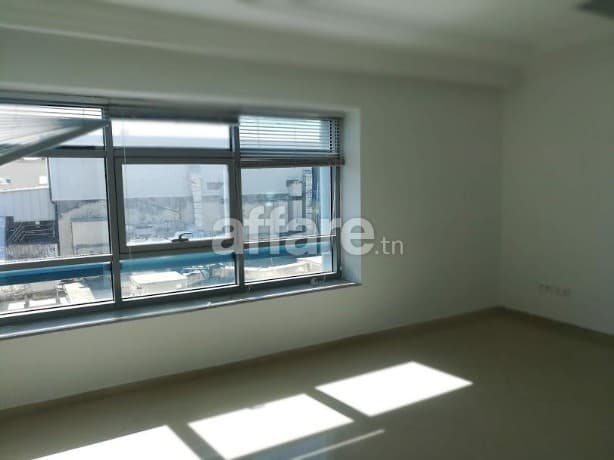 Spacieux bureau 257 m² au Lac 1