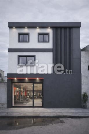 Local commercial 700m² à louer à Ezzahra 