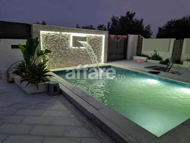 À vendre une superbe villa moderne de standing S+4 