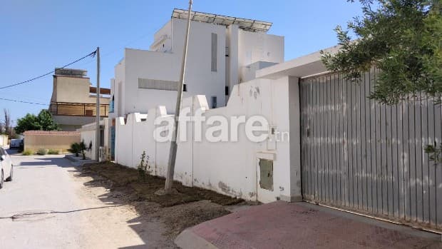 À VENDRE à ghazela Terrain commercial avec logement 661 m²