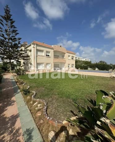 Une magnifique villa style américaine pied dans l’eau 