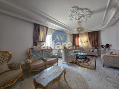  Étage de villa S+4 meublé à La Marsa