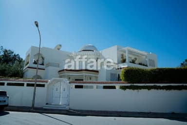 Une luxueuse villa à vendre dans un emplacement stratégique 