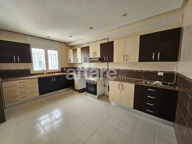 📍 JARDINS D’EL MENZAH 2 :  ETAGE DE VILLA S+4 A LOUER 