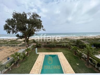 A Louer Villa S+4 Pied Dans L eau à Jinene Benikhiar Nabeul