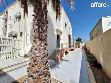À Vendre : Triplex Rénové avec Terrasse à Cité El Ghazela, A
