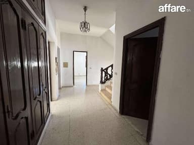 📍 ENNASR 1 : UNE VILLA  A VENDRE 