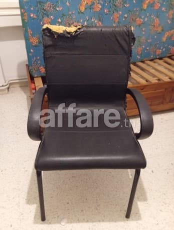 Lit en bois+chaise de bureau